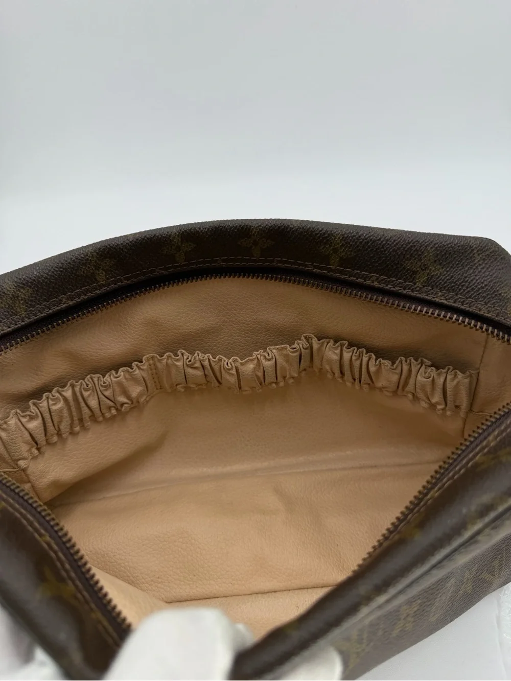 Louis Vuitton Trousse 28 Monogram Toiletry Bag W/Dust Bag Very Good Condition - Picture 16 of 16